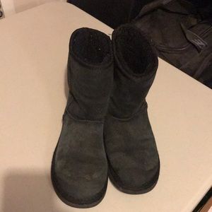 Black Ugg boots
